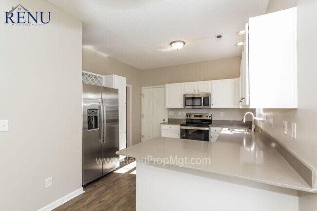 Foto del edificio - Now Available!