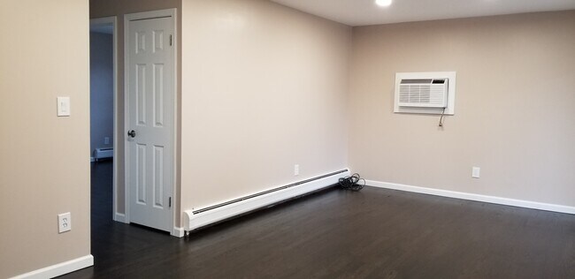 Foto del edificio - 1707 E 14 Mile Rd