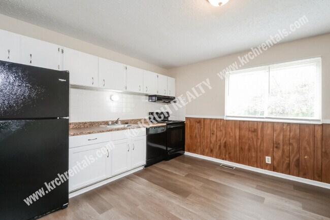 Building Photo - 3-Bed 1-Bath Home Near Northwest Middle Sc...