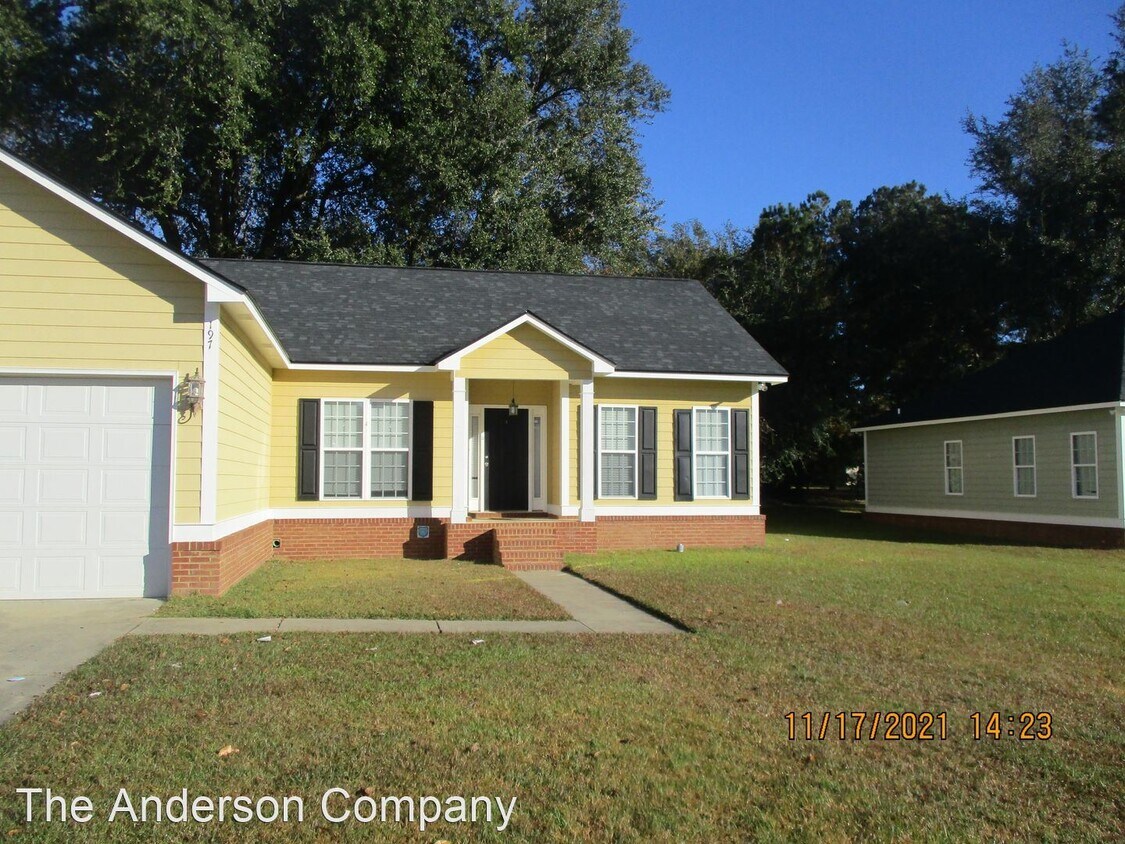 Foto principal - 3 br, 2 bath House - 197 Hedgerow Drive