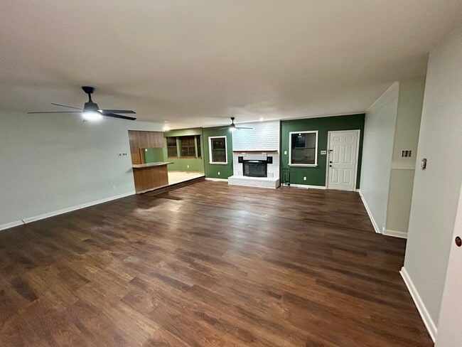 Building Photo - 7104 Foxrun East End Dr