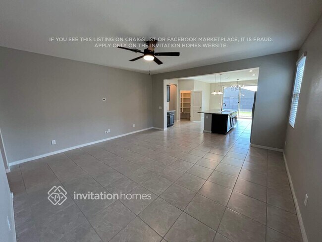 Foto del edificio - 18649 W Golden Ln