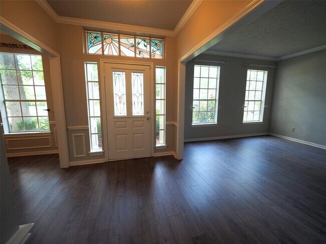 Building Photo - 15122 Greenleaf Ln