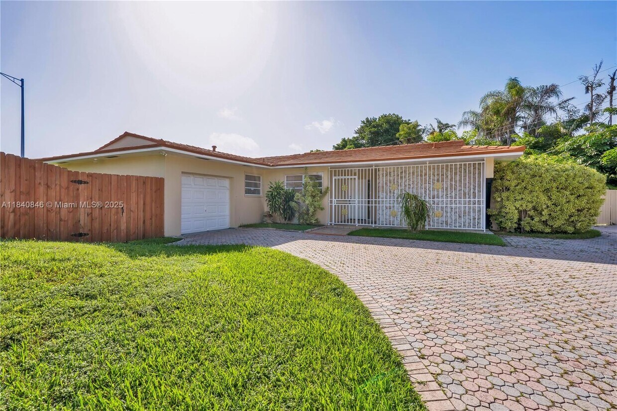 Foto principal - 8825-8885 SW 85th Ave