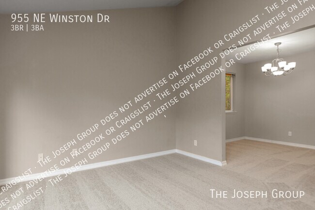 Foto del edificio - 955 NE Winston Dr
