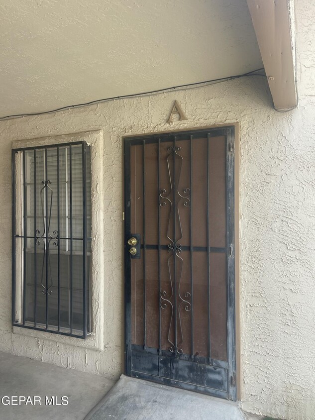 Primary Photo - 10720 Forest Ridge Ln