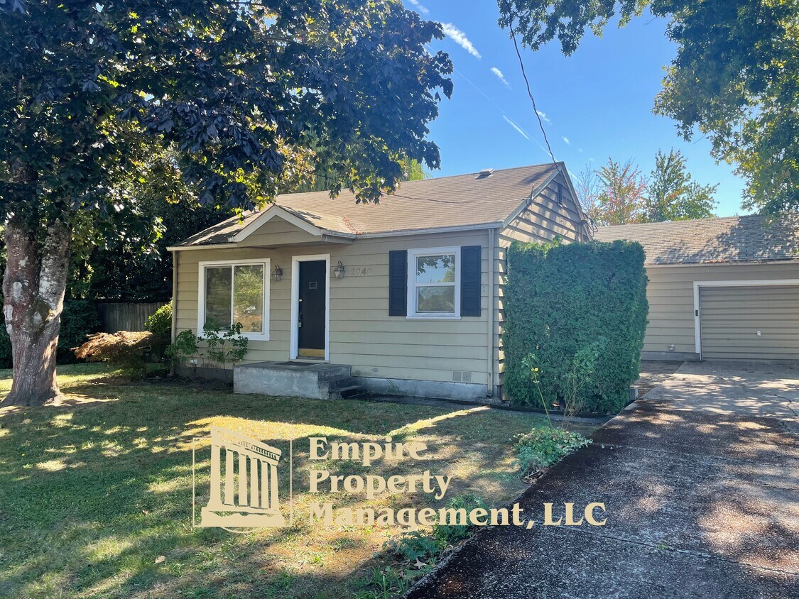Primary Photo - 2040 Holly Ave