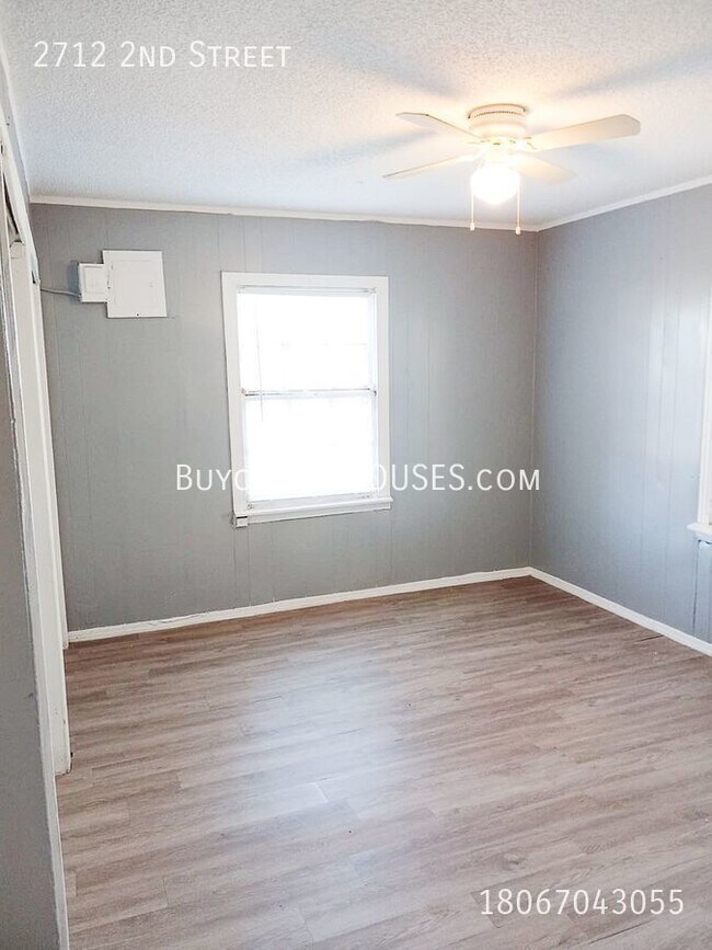 Building Photo - RENT is $850 + Pay $0 deposit at Move-In