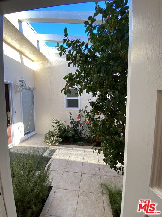 Building Photo - 3900 Castlerock Rd