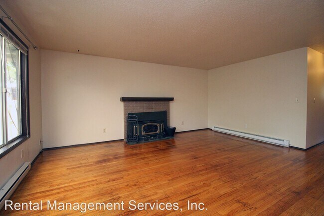 Building Photo - 3 br, 1 bath House - 3930 N. Kiska Street