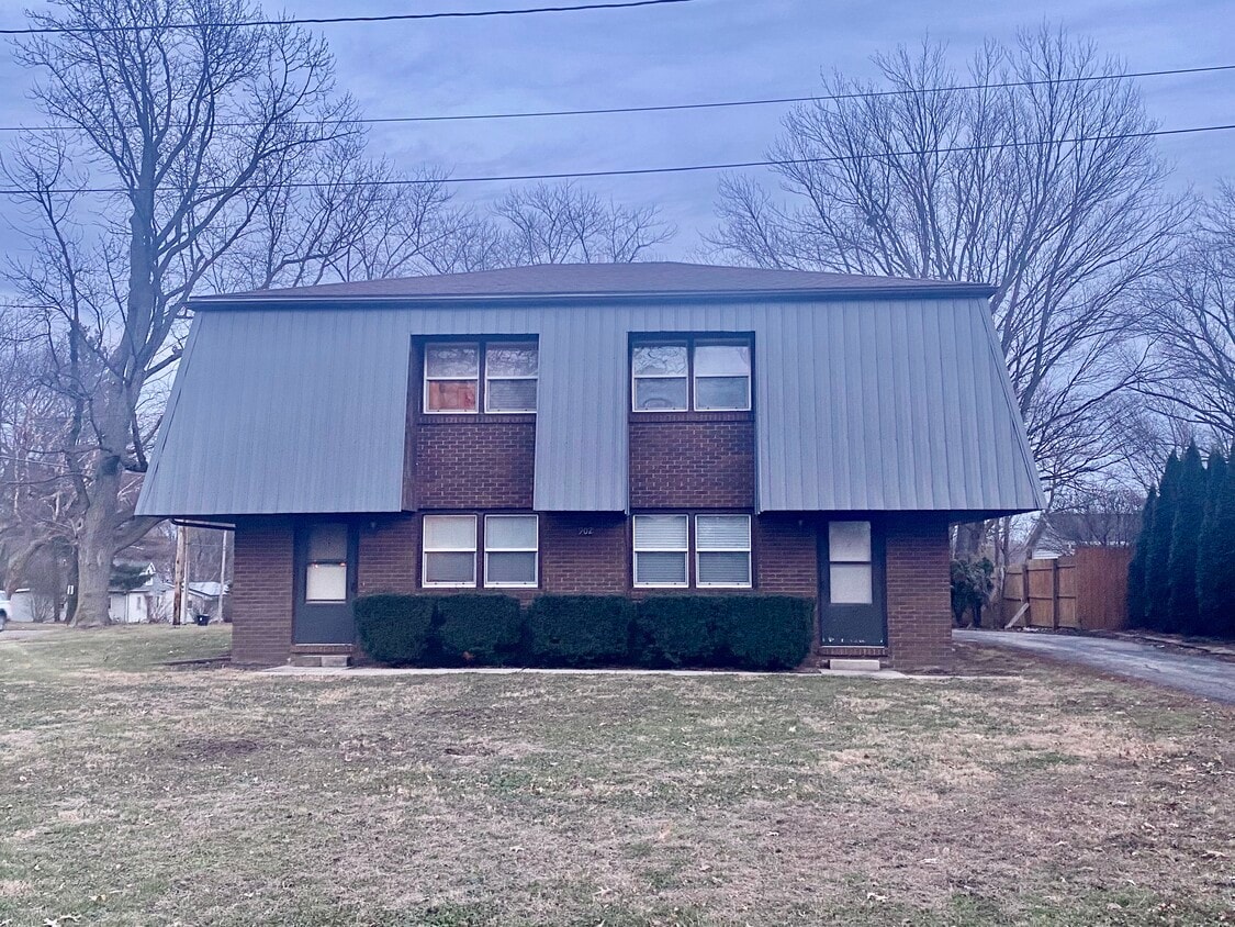 902 Railroad Ave, Normal, IL 61761 Townhome Rentals in Normal IL