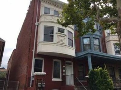 Foto del edificio - 3417 Holmead Pl NW