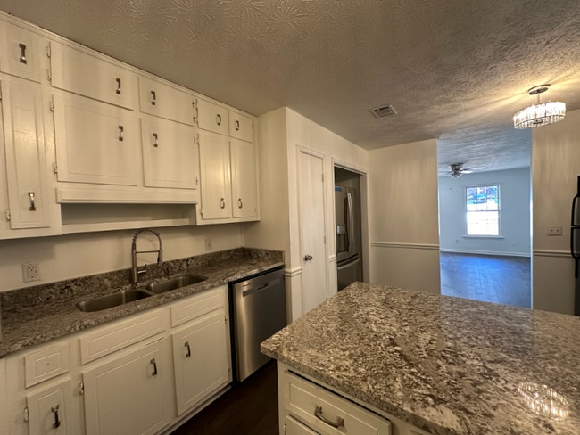 Building Photo - 5170-5172 Ridge Forest Dr
