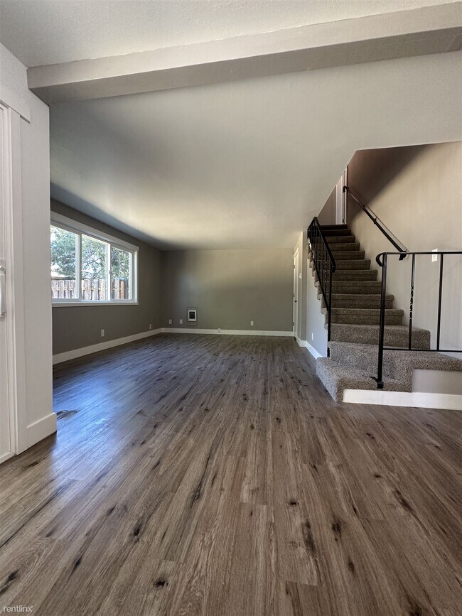 Foto del edificio - 2 br, 1.5 bath Duplex - 605 Andrew Street A