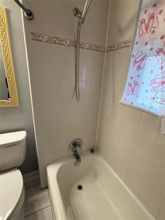 Building Photo - 800 N Markwell Ave