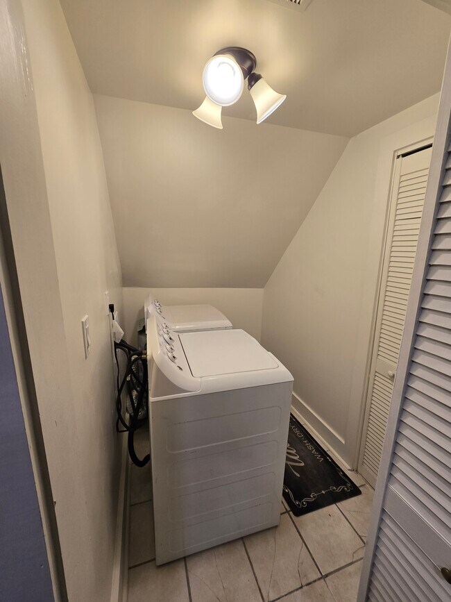 Building Photo - Highland Oasis Gardens