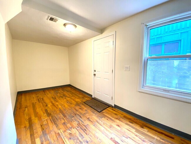 Building Photo - Huntington Ave. 2 Bed