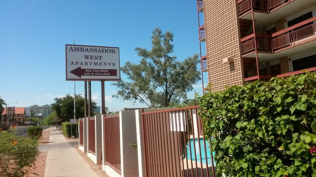 Foto del edificio - Ambassador West Apartments