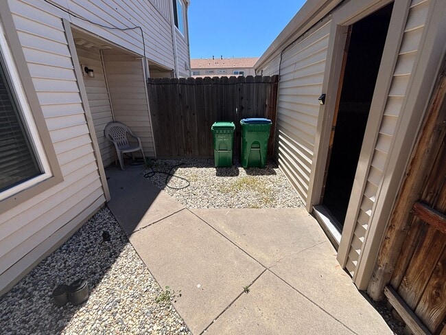 Building Photo - Charming Updated Condominium for Rent in S...