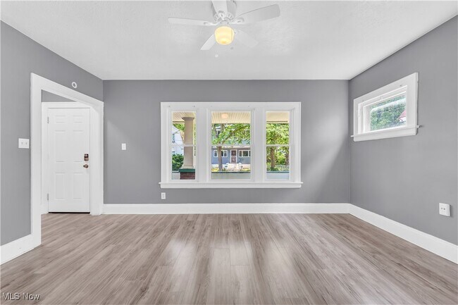 Foto del edificio - 364 E 161st St