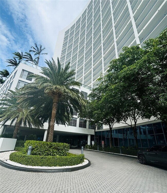 Foto del edificio - 601 NE 36th St