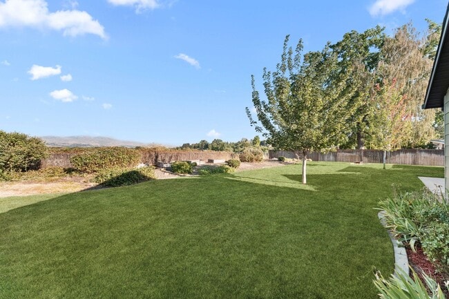 Building Photo - Exceptional Boise West Bench Home