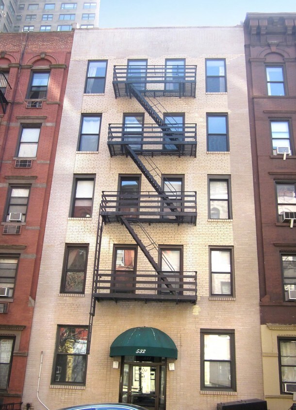 Foto del edificio - 532 E 83rd St