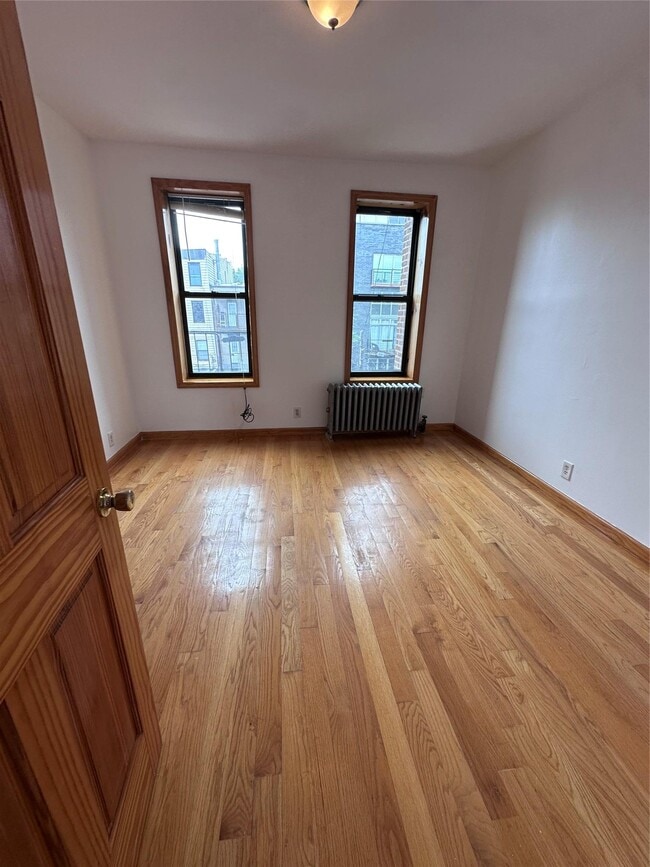 Building Photo - 804 Grand St