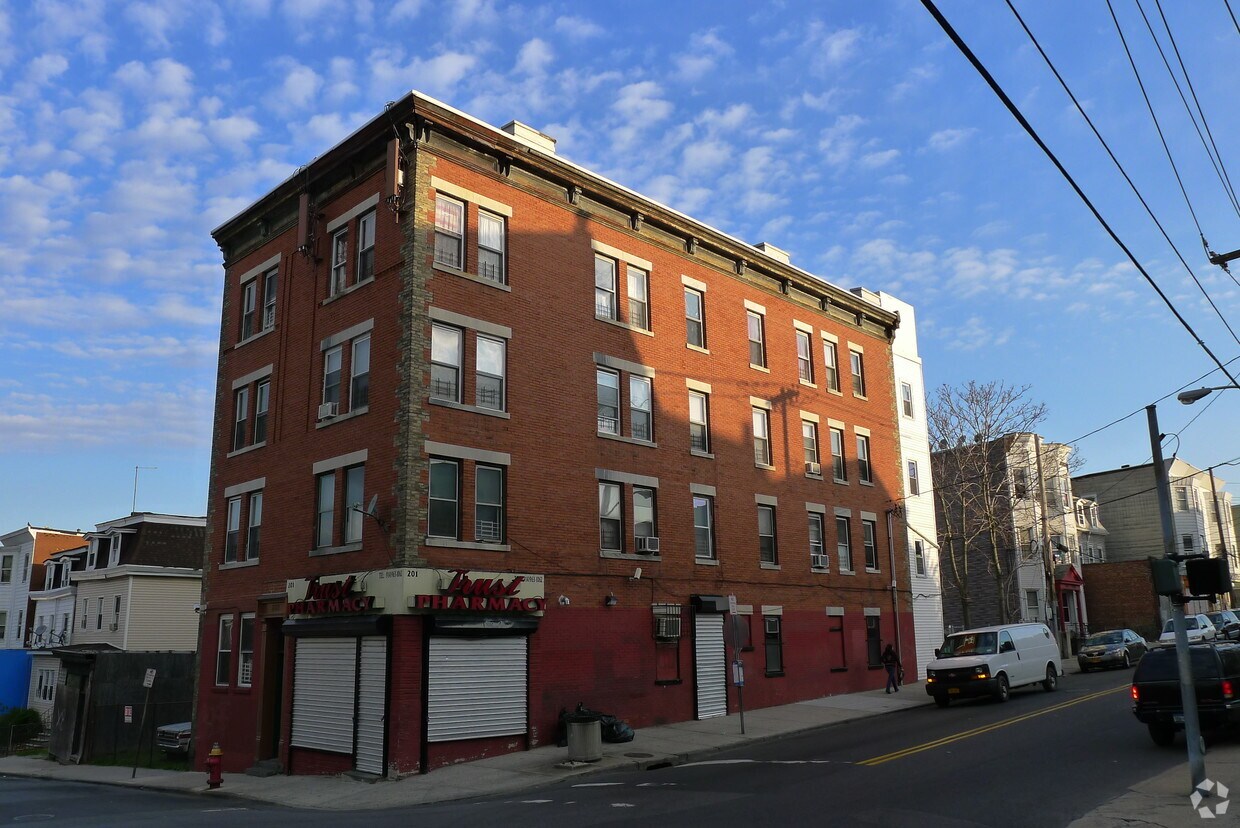 Foto principal - 201 Elm St