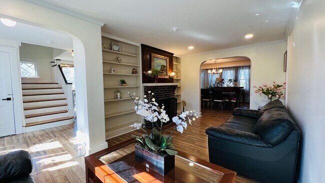 Building Photo - 36 Evergreen Ave