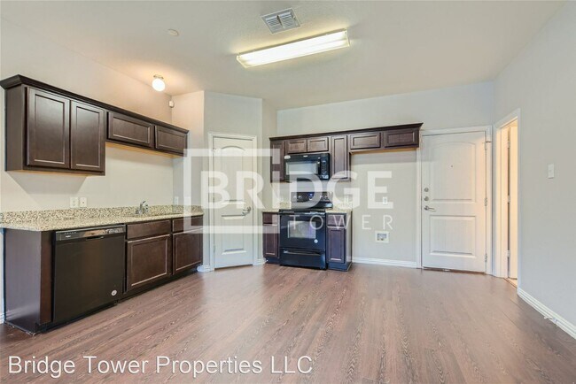 Foto del edificio - 3 br, 2.5 bath House - 1329 Lake Crest Lane