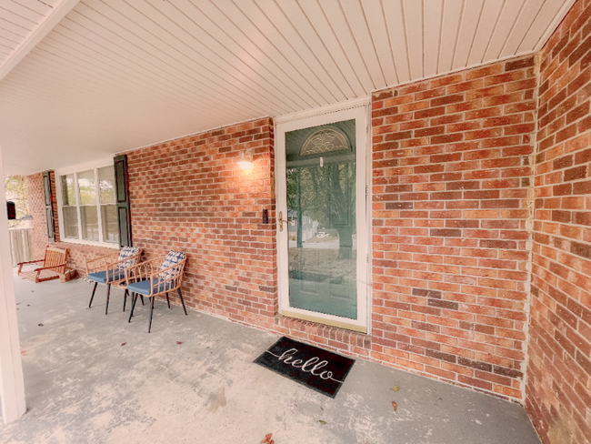 Building Photo - 2316 Lakesite Dr