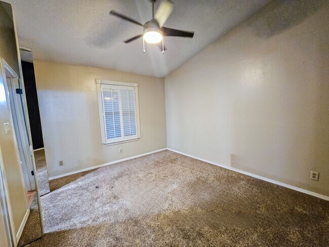 Building Photo - 601 E Burgess Rd
