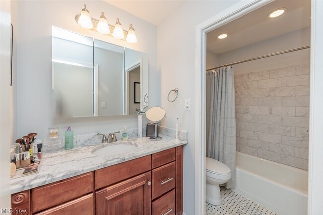 Building Photo - 2202 Acacia Park Dr