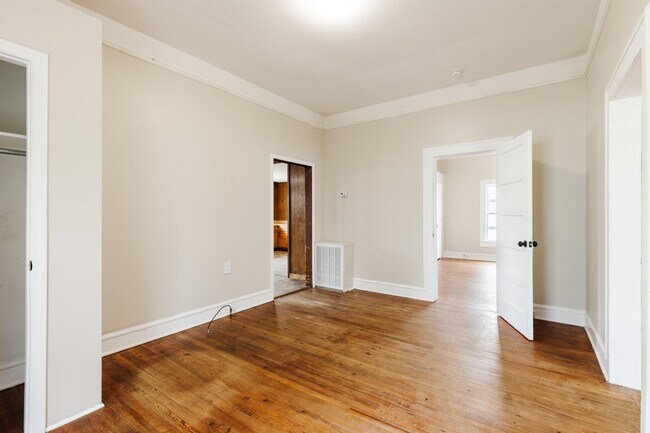 Foto del edificio - 22 E 7th St