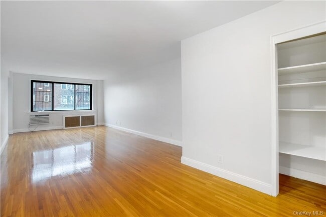 Building Photo - 411 Bronx River Rd