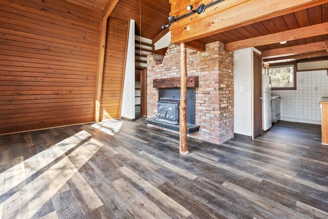 Foto del edificio - 304 Lake Lodge Dr