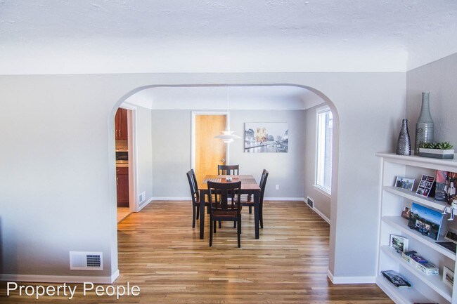 Foto del edificio - 1801 S Vermont Ave