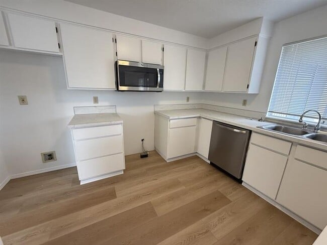 Foto del edificio - 16055 SW Theresa Ct