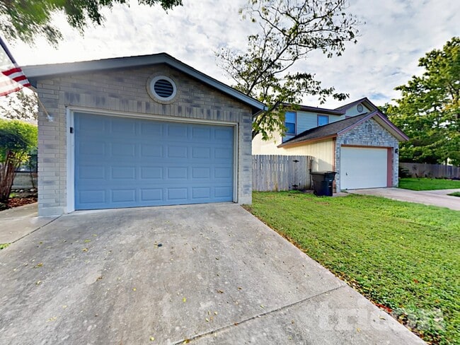 Building Photo - 7606 Chatsworth