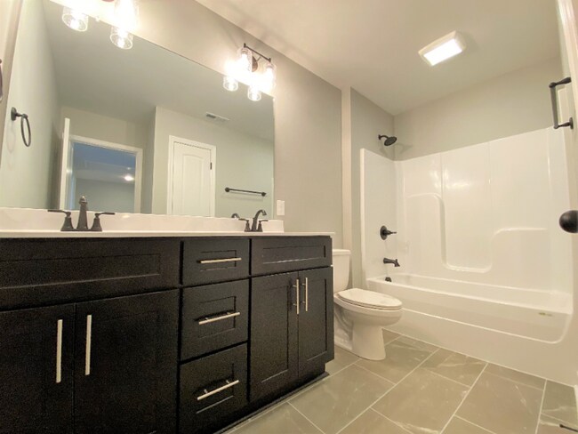 Building Photo - 902 Villa Cir