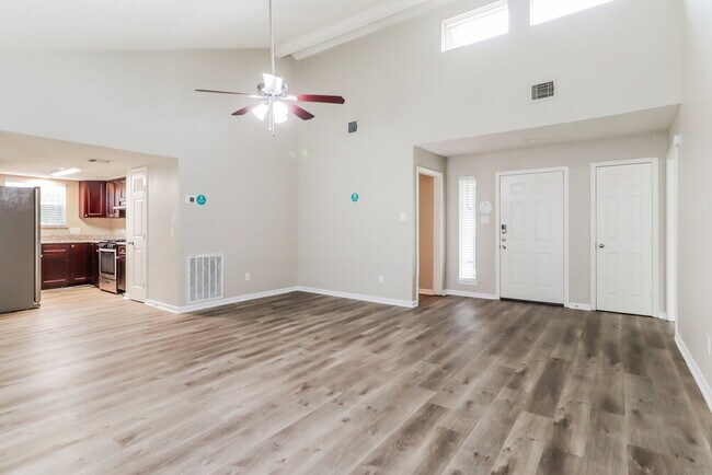 Foto del edificio - 7327 Shady Vale Ln