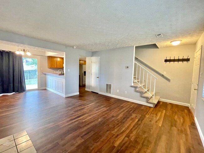 Building Photo - Beautiful 3-Bedroom Home in Prime Powell L...