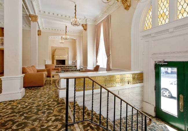 Lobby Photo - 980 Bush