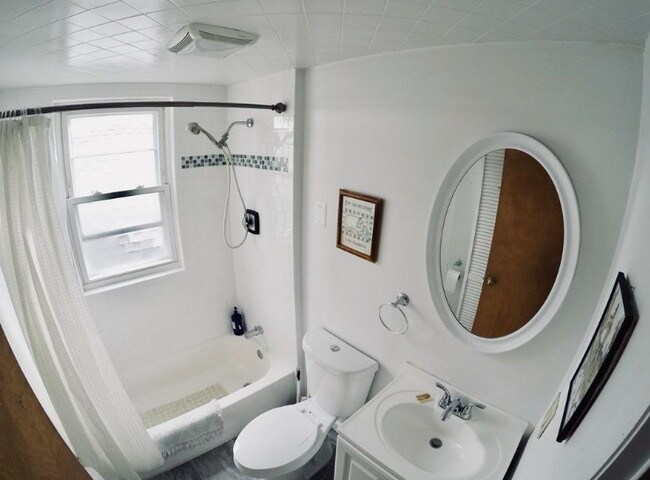 Building Photo - 232 Bennington St