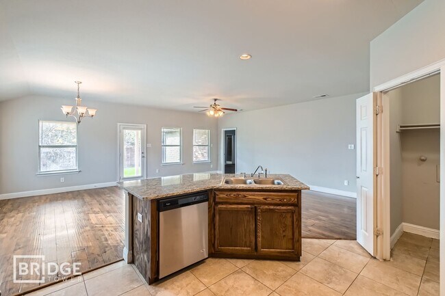 Foto del edificio - 15652 Gatsby Ln