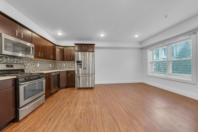 Building Photo - 308 18th St