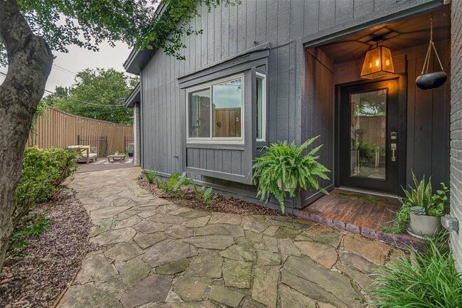 Building Photo - 6398 Abrams Ct