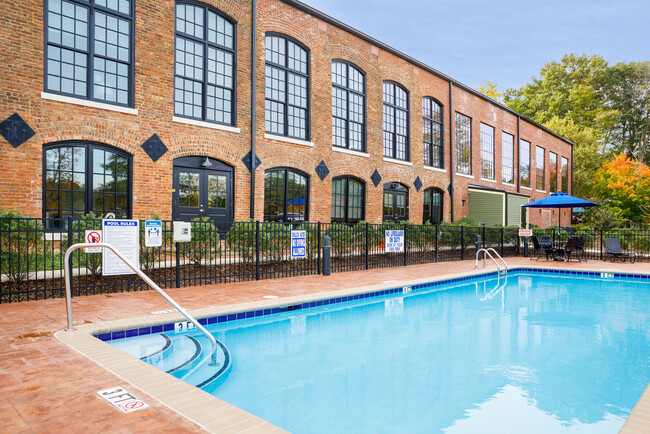 Foto del edificio - Lofts By The Lake