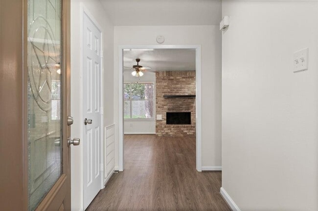 Building Photo - 2102 Whitelaw Dr